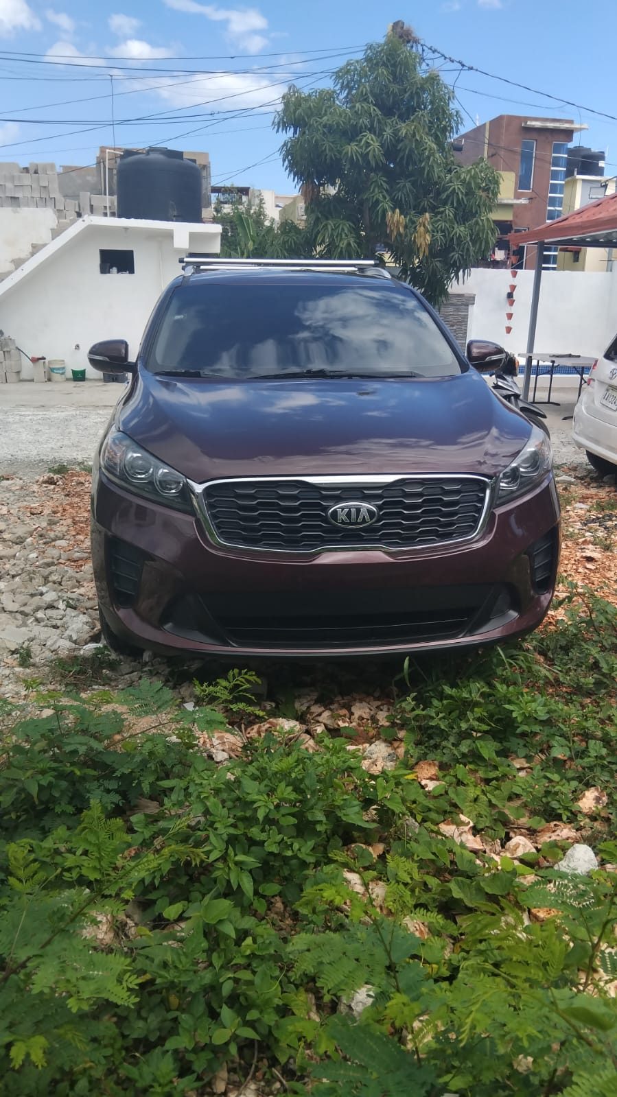 Kia Sorento 2019, color rojo vino